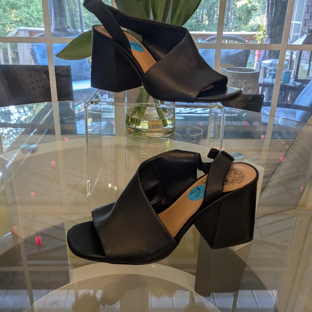 Vince Camuto Salaweigh Black Leather Women's Sandals 7.5 NWOT - Picture 2 of 8